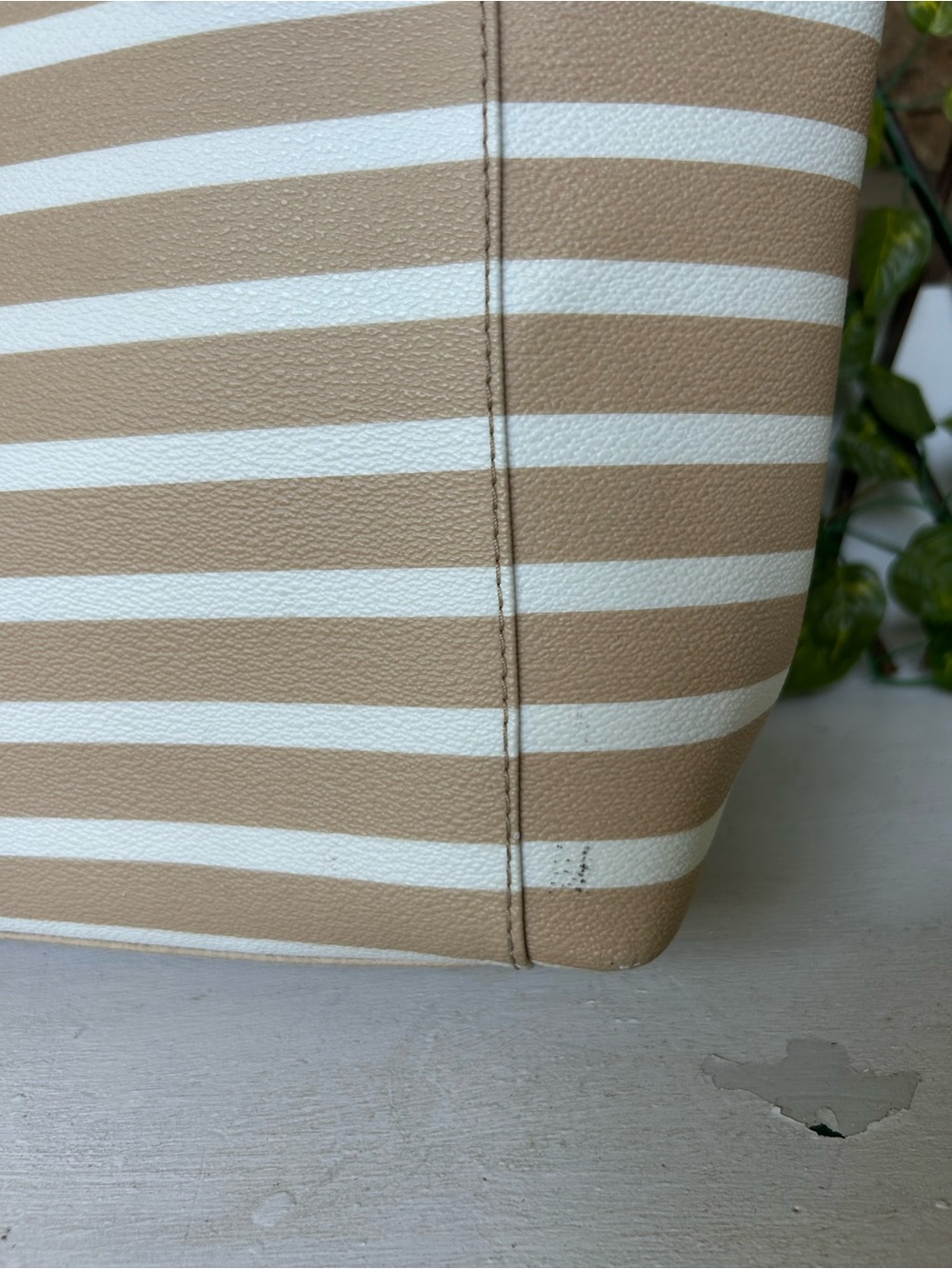 Kate Spade New York Hyde Lane Stripe Riley Tote Beige Cream Shoulder Bag - Picture 3 of 16